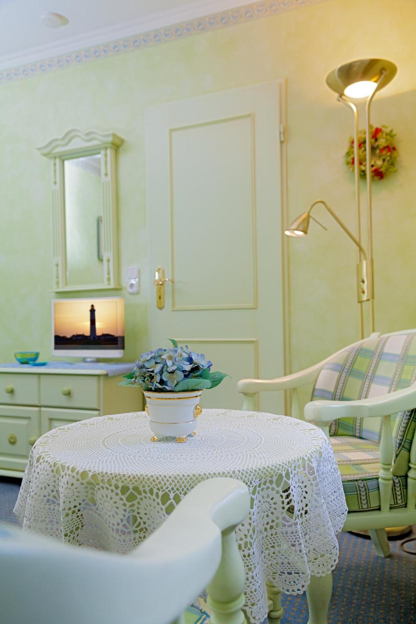 Hotel Wiesbaden Wenningstedt-Braderup Room photo